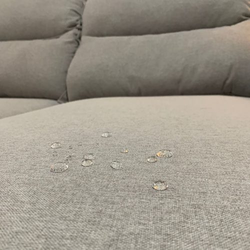 Gotas de água sobre tecido impermeabilizado